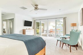 Lloyd by Avantstay Palm Spring Paradise w/ Pool, Large Yard & Table Te