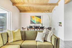 Lloyd by Avantstay Palm Spring Paradise w/ Pool, Large Yard & Table Te