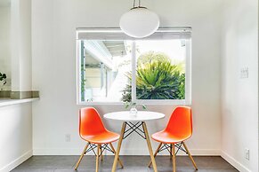 Lloyd by Avantstay Palm Spring Paradise w/ Pool, Large Yard & Table Te