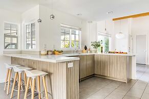 Lloyd by Avantstay Palm Spring Paradise w/ Pool, Large Yard & Table Te