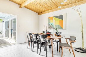 Lloyd by Avantstay Palm Spring Paradise w/ Pool, Large Yard & Table Te