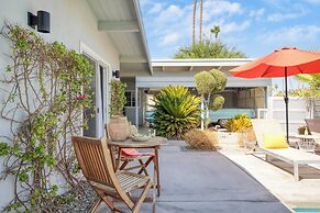 Lloyd by Avantstay Palm Spring Paradise w/ Pool, Large Yard & Table Te