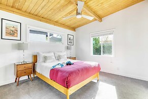 Lloyd by Avantstay Palm Spring Paradise w/ Pool, Large Yard & Table Te