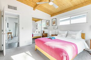 Lloyd by Avantstay Palm Spring Paradise w/ Pool, Large Yard & Table Te