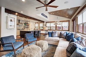 Main Street Escape by Avantstay Stunning Home Right off Main Street w/