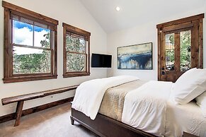 Main Street Escape by Avantstay Stunning Home Right off Main Street w/