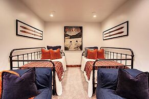 Main Street Escape by Avantstay Stunning Home Right off Main Street w/