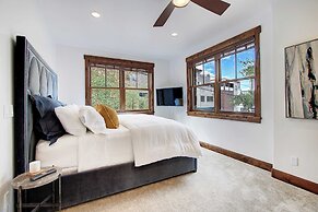 Main Street Escape by Avantstay Stunning Home Right off Main Street w/