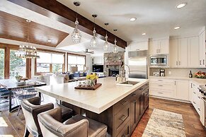 Main Street Escape by Avantstay Stunning Home Right off Main Street w/