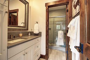 Main Street Escape by Avantstay Stunning Home Right off Main Street w/