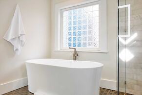 Ramsey by Avantstay Modern Character Home in Austin w/ Pool!