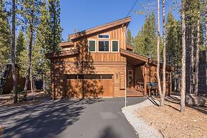 Sawtooth by Avantstay Spacious Pine Tree Cabin w/ Hot Tub