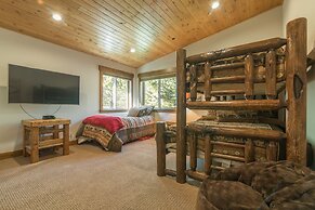 Sawtooth by Avantstay Spacious Pine Tree Cabin w/ Hot Tub