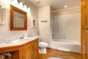 Nordic Retreat 5 Bedrooms PAC-2410 by KBM