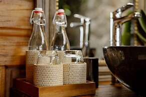 Airsania Ubud Antique Villas