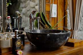 Airsania Ubud Antique Villas