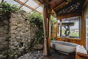 Airsania Ubud Antique Villas