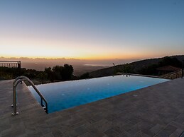 Sanders View - Cozy 3-bdr Villa With Infinity Pool
