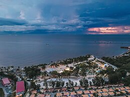 Villa Excellance Beach & Wavepool Resort