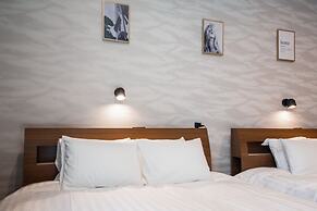 THE PLAZA HOTEL S4W12