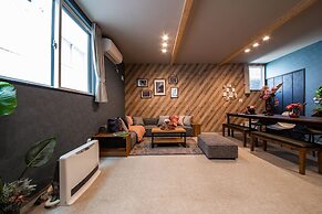 THE PLAZA HOTEL S4W12