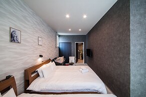 THE PLAZA HOTEL S4W12