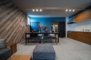 THE PLAZA HOTEL S4W12