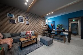 THE PLAZA HOTEL S4W12