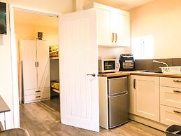 Rabbits Warren, A 2 Bed Holiday Let in The FOD