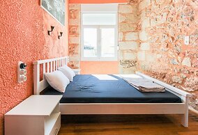 Modern Apartment With Roof Terrace in Athens