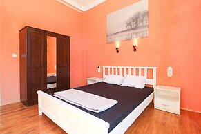 Modern Apartment With Roof Terrace in Athens