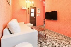 Modern Apartment With Roof Terrace in Athens