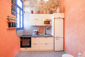 Modern Apartment With Roof Terrace in Athens