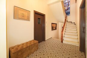 Modern Apartment With Roof Terrace in Athens