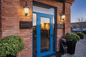 Hotel Address 9D