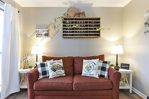 Sweet Clover - Indoor Pool - HOT TUB Area - Resort Style - Center of B