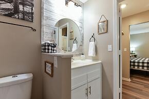 Sweet Clover - Indoor Pool - HOT TUB Area - Resort Style - Center of B