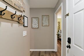 Sweet Clover - Indoor Pool - HOT TUB Area - Resort Style - Center of B