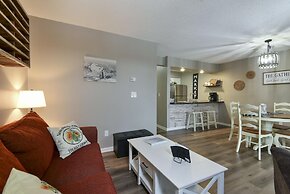 Sweet Clover - Indoor Pool - HOT TUB Area - Resort Style - Center of B