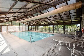 Sweet Clover - Indoor Pool - HOT TUB Area - Resort Style - Center of B