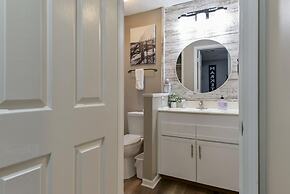 Sweet Clover - Indoor Pool - HOT TUB Area - Resort Style - Center of B