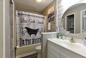 Sweet Clover - Indoor Pool - HOT TUB Area - Resort Style - Center of B