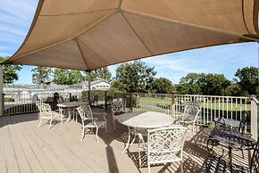 Sweet Clover - Indoor Pool - HOT TUB Area - Resort Style - Center of B