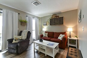 Sweet Clover - Indoor Pool - HOT TUB Area - Resort Style - Center of B