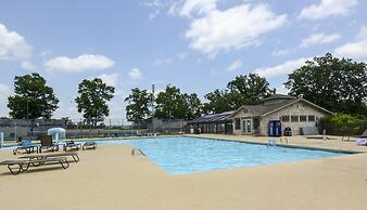 Sweet Clover - Indoor Pool - HOT TUB Area - Resort Style - Center of B