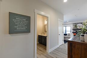 Journey's Remedy Lite - Lake View - Closest to Indoor Pool - Sleeps 22