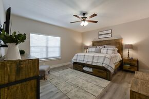 Journey's Remedy Lite - Lake View - Closest to Indoor Pool - Sleeps 22