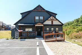 Journey's Remedy Lite - Lake View - Closest to Indoor Pool - Sleeps 22