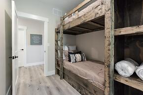 Journey's Remedy Lite - Lake View - Closest to Indoor Pool - Sleeps 22