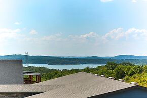 Journey's Remedy Lite - Lake View - Closest to Indoor Pool - Sleeps 22